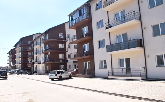 Înlocuire ferestre vechi cu termopane Salamander — ghid complet renovare apartament București 2026